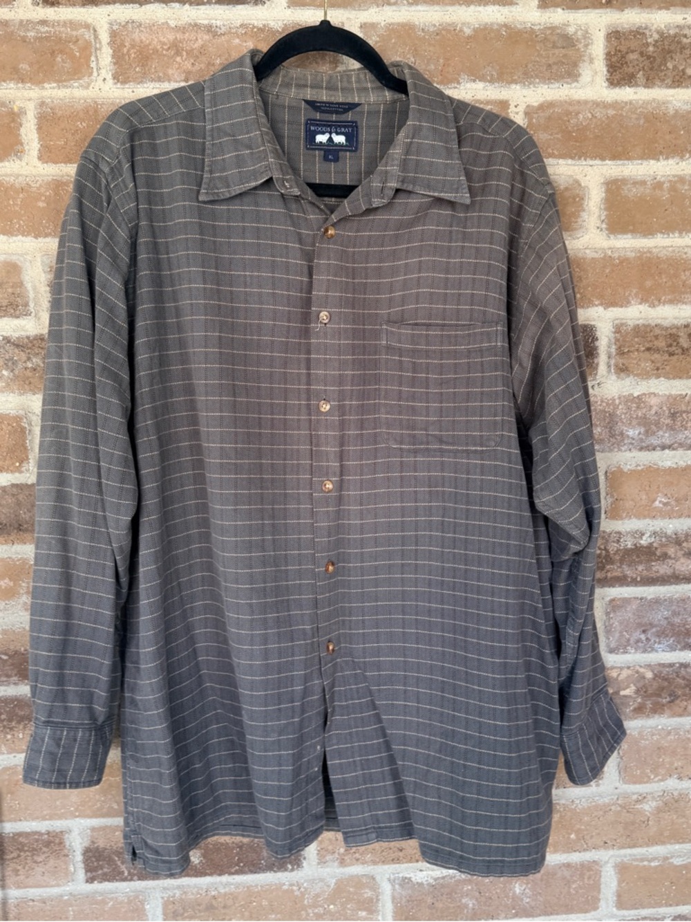 Men's Gray Plaid Long-Sleeve Button-Down Shirt
